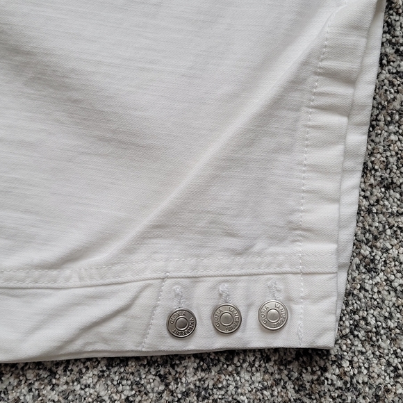 Gloria Vanderbilt White Capris !!! - Picture 5 of 10